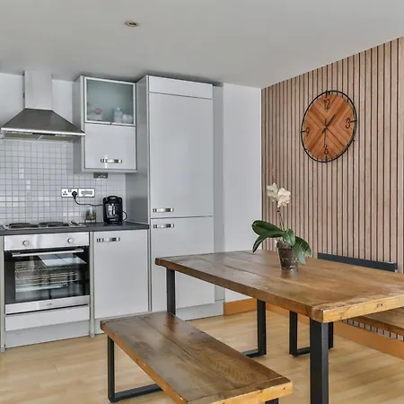 Large Penthouse In Leeds (West Yorkshire)