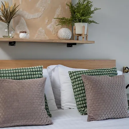 Large Penthouse In Лідс