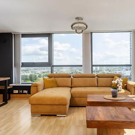 Large Penthouse In Leeds (West Yorkshire)