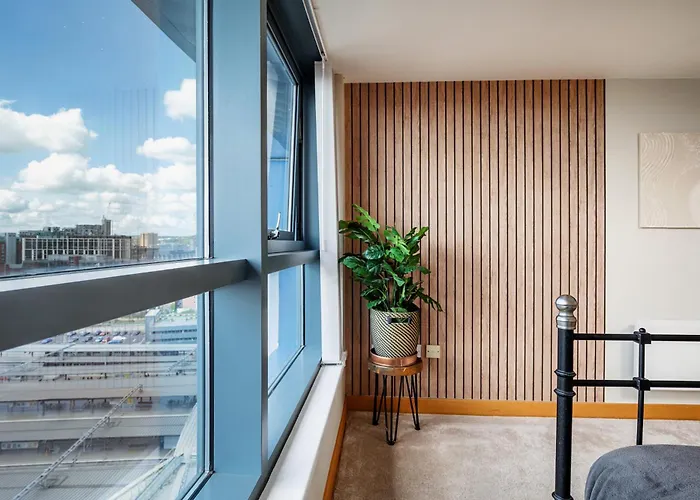 Large Penthouse In Appartamento *