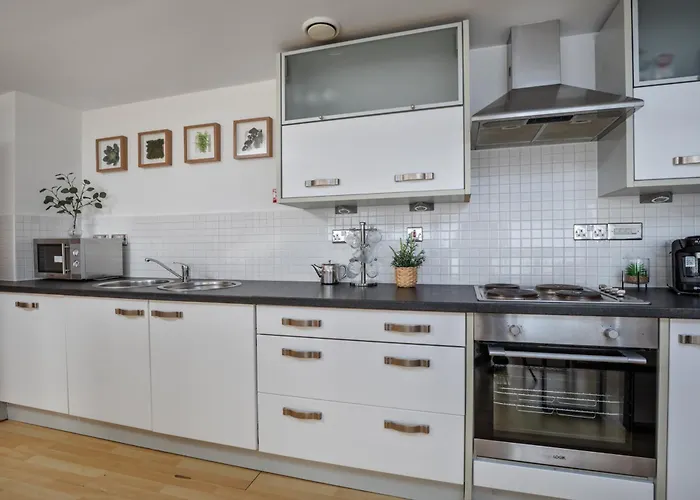 Large Penthouse In * Leeds (West Yorkshire)