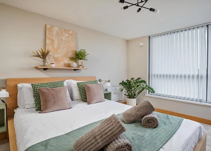 Large Penthouse In * Leeds (West Yorkshire)