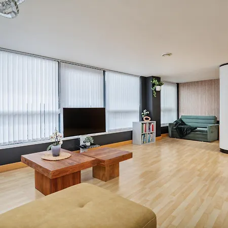 דירה Large Penthouse In