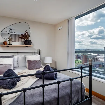 דירה Large Penthouse In לידס