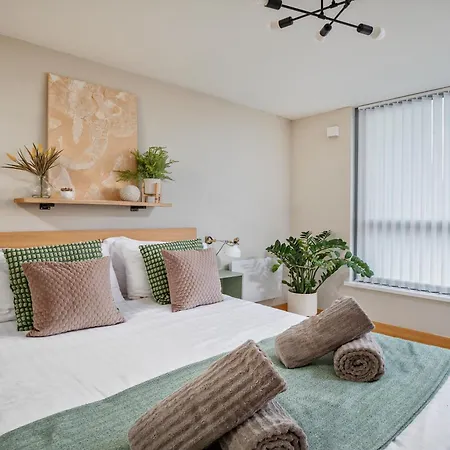 Large Penthouse In * Лидс