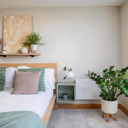 Large Penthouse In לידס