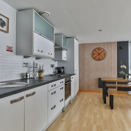 Апартаменты Large Penthouse In Лидс