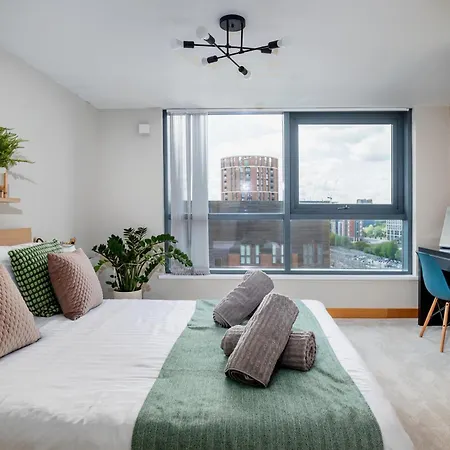 דירה Large Penthouse In